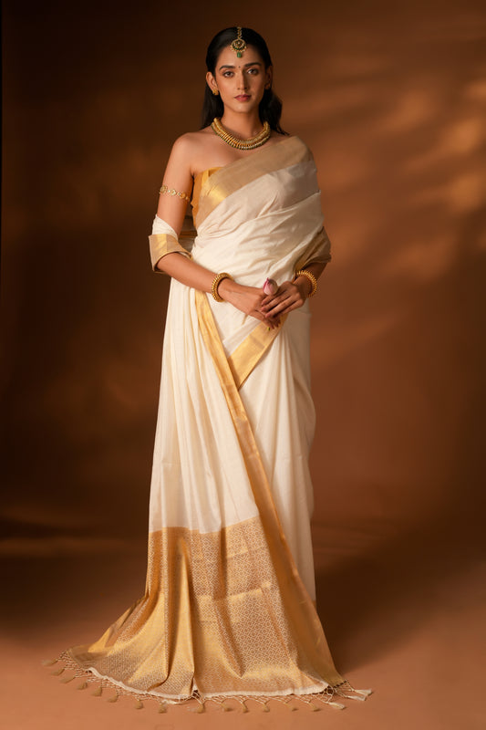 OFF WHITE LINEN SAREE WITH GOLDEN PALLU