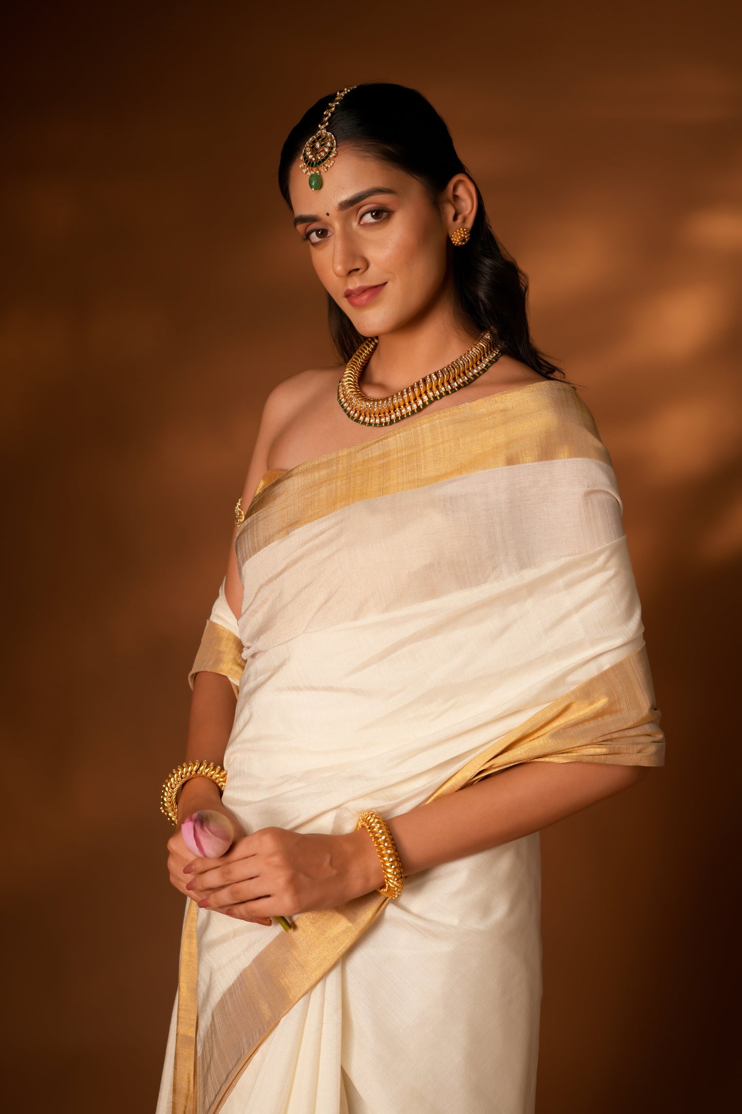 OFF WHITE LINEN SAREE WITH GOLDEN PALLU